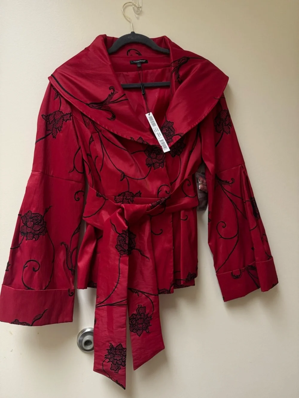 NWT 🔴Samuel Dong Red Satin Jacket with Black Label Detail🔴 - Picture 10 of 10